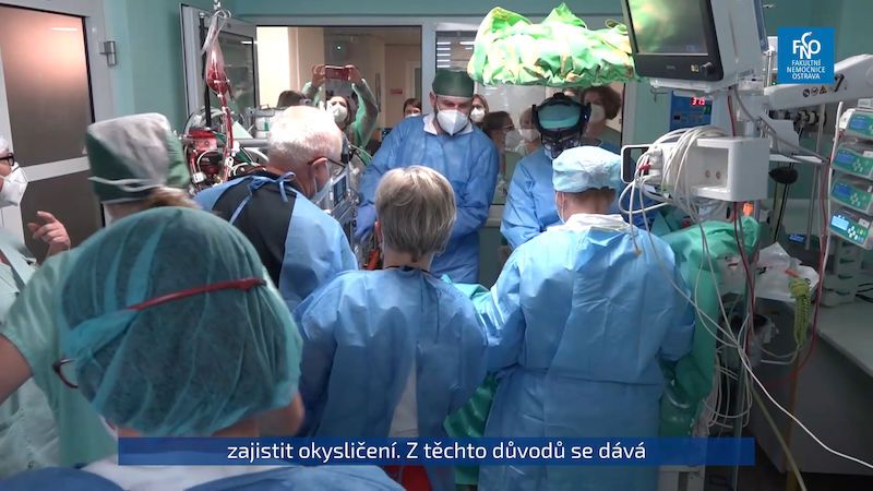 Pražský ECMO tým zachránil život novorozenci v Ostravě